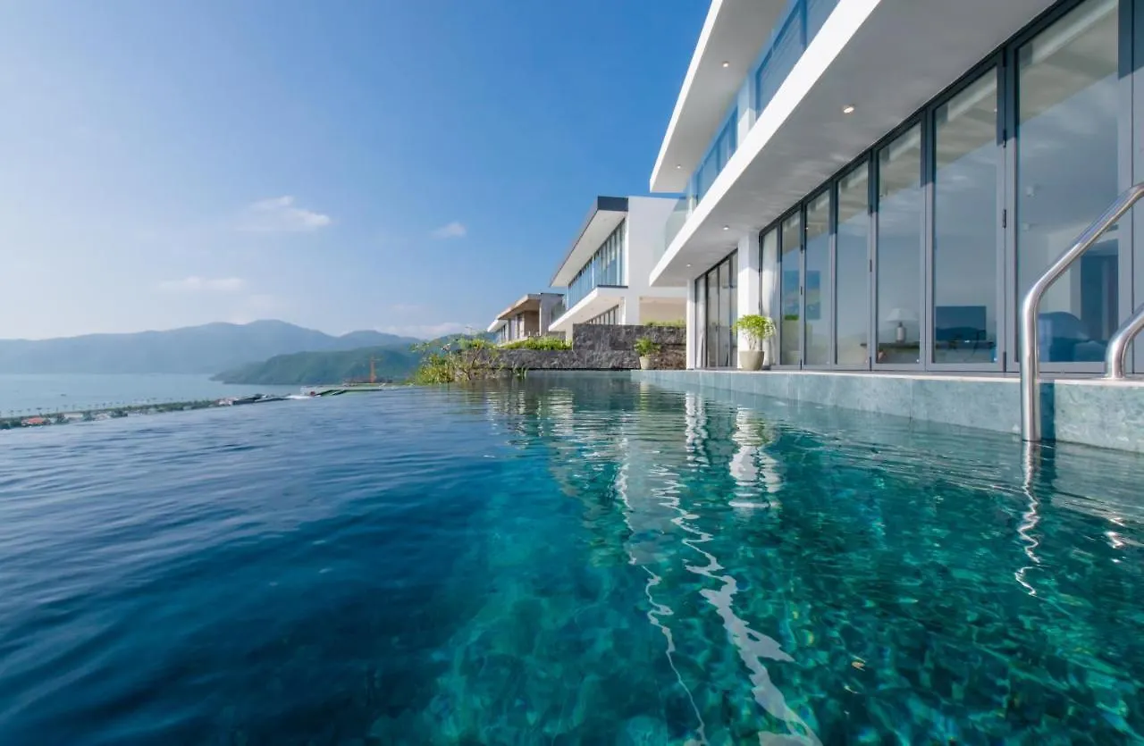 Oceanfront Villas Nha Trang 0*,